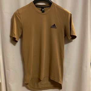 Men’s beige Adidas t-shirt